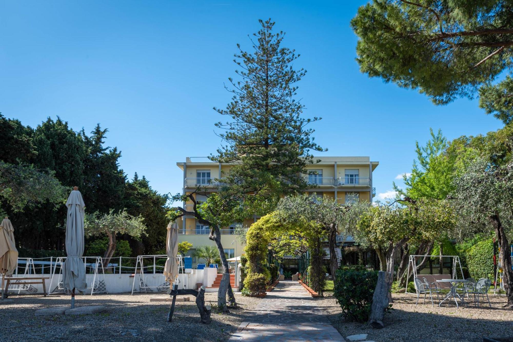 Hotel Eden Park Diano Marina Exterior foto