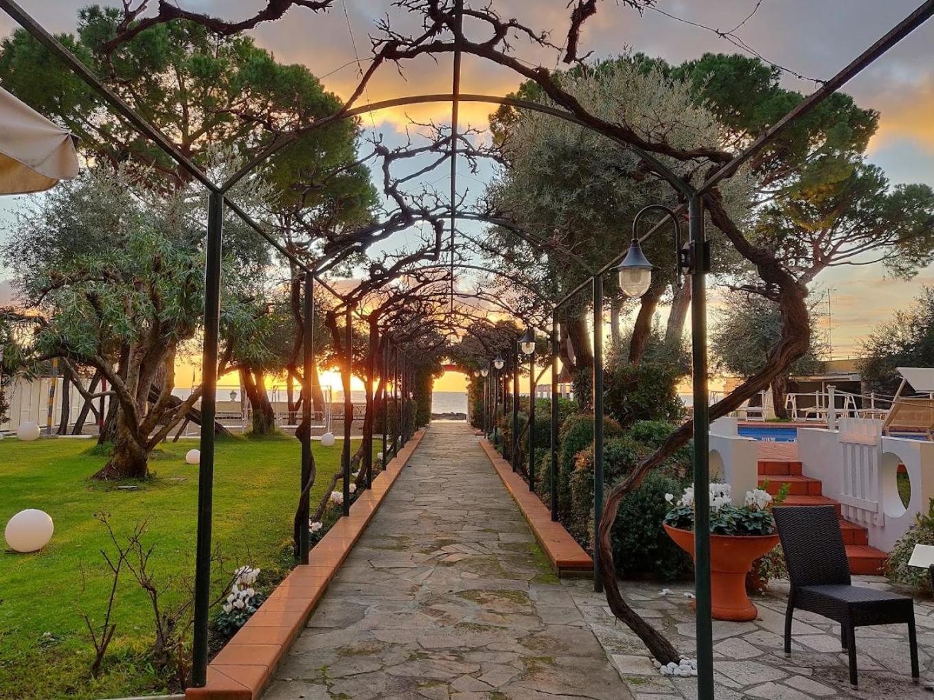 Hotel Eden Park Diano Marina Exterior foto